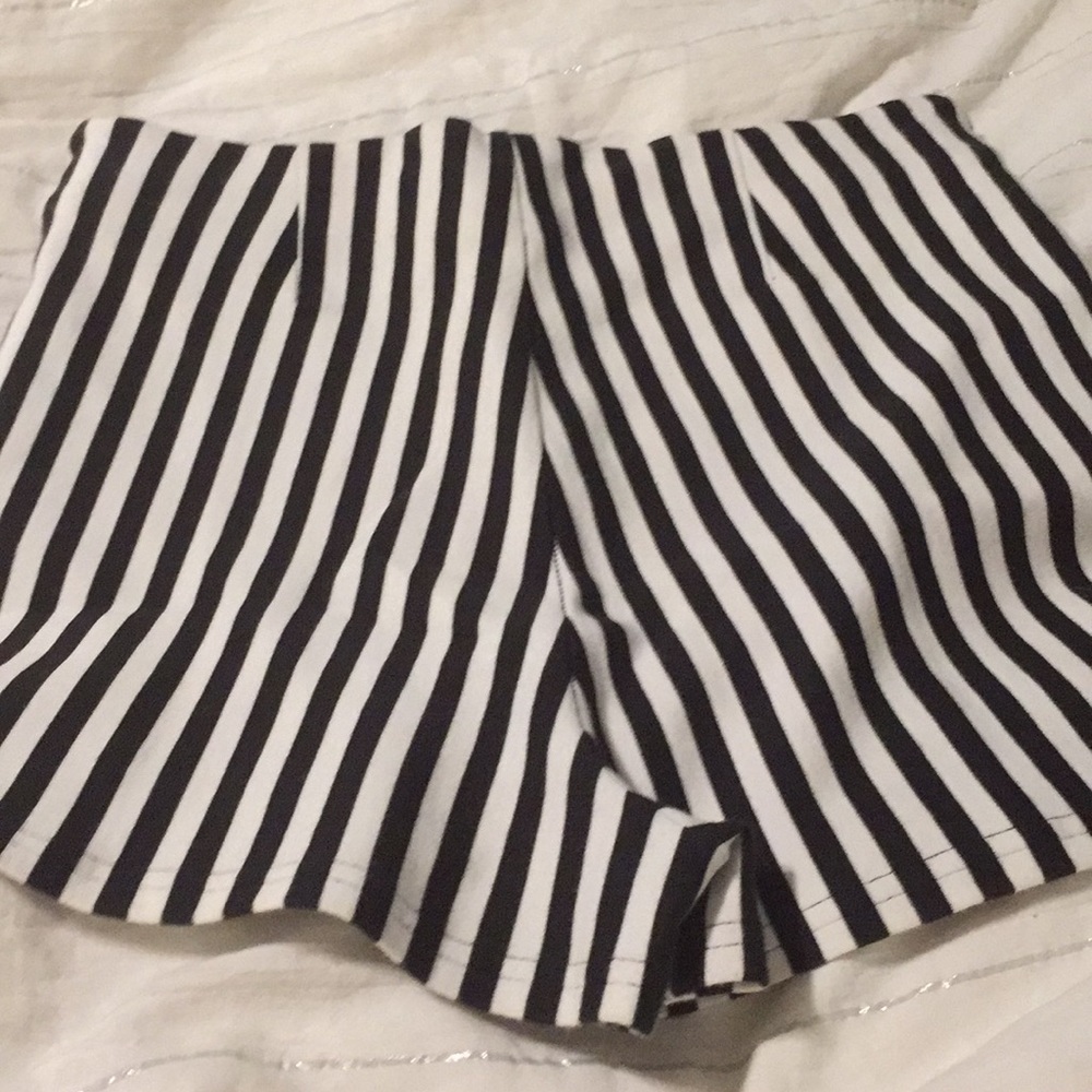 Forever 21 black & white striped shorts - Picture 3 of 3